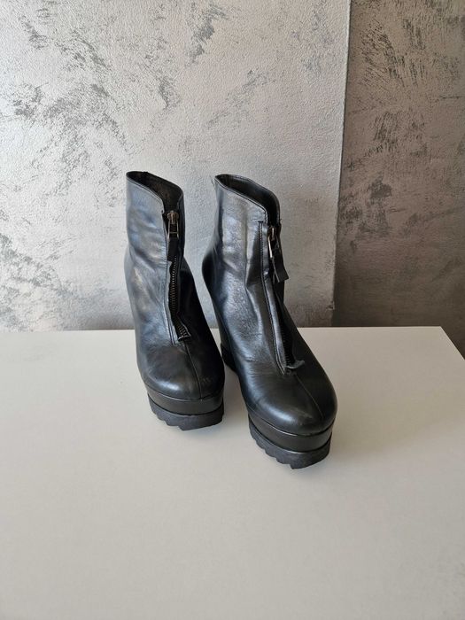 Черни боти от естествена кожа на платформа