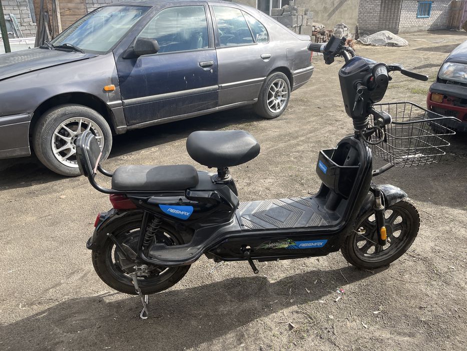 Продам электро мопед не на ходу умер акум