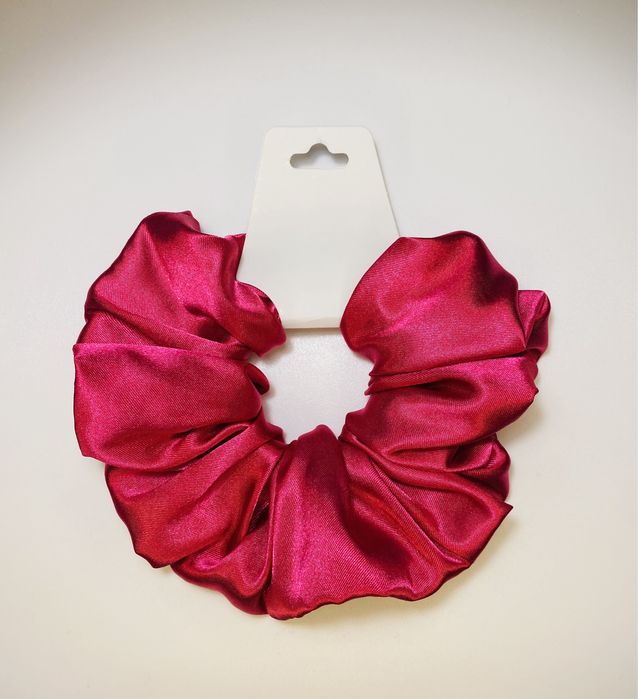 Обемно скрънчи от сатен