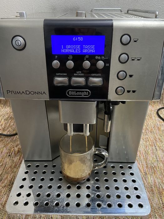 Espresor cafea Delonghi primadona cu cana de lapte