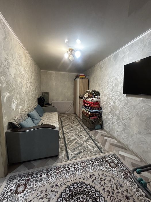 Продам 2 комн квартиру.Р-н Уюта