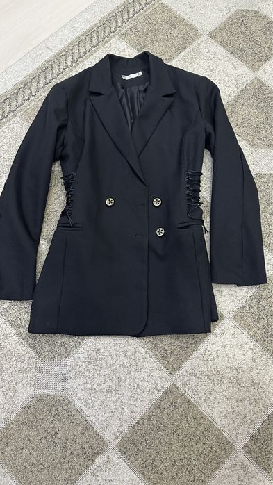 Продам два пиджака черный и серокоричневый. Каждый по 5000 тг