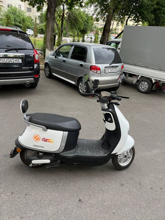 Elektro Skuter.