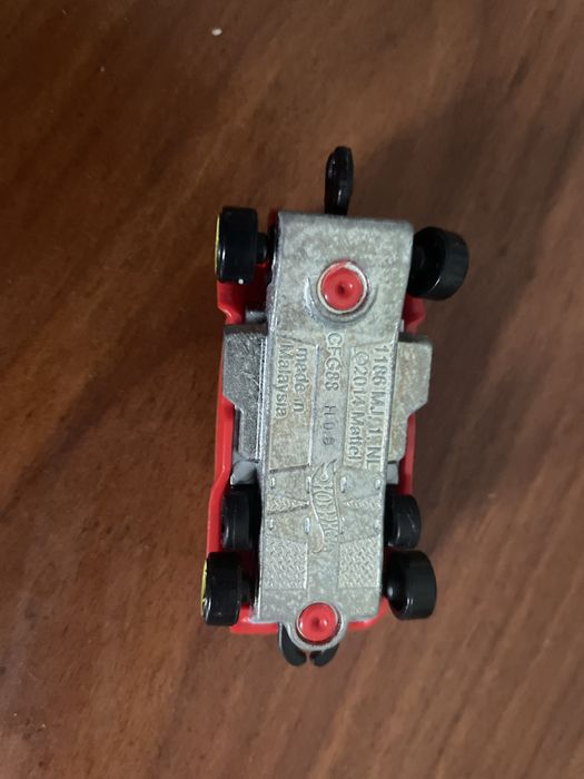 Машинка hot wheels