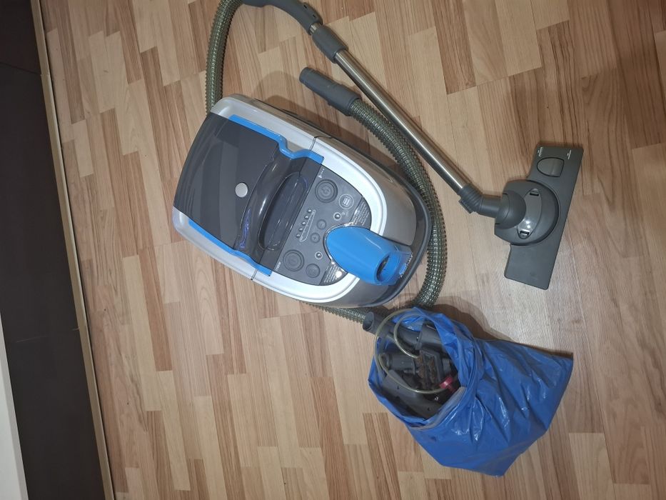 Vând aspirator cu spălare Zelmer Plus 1700W