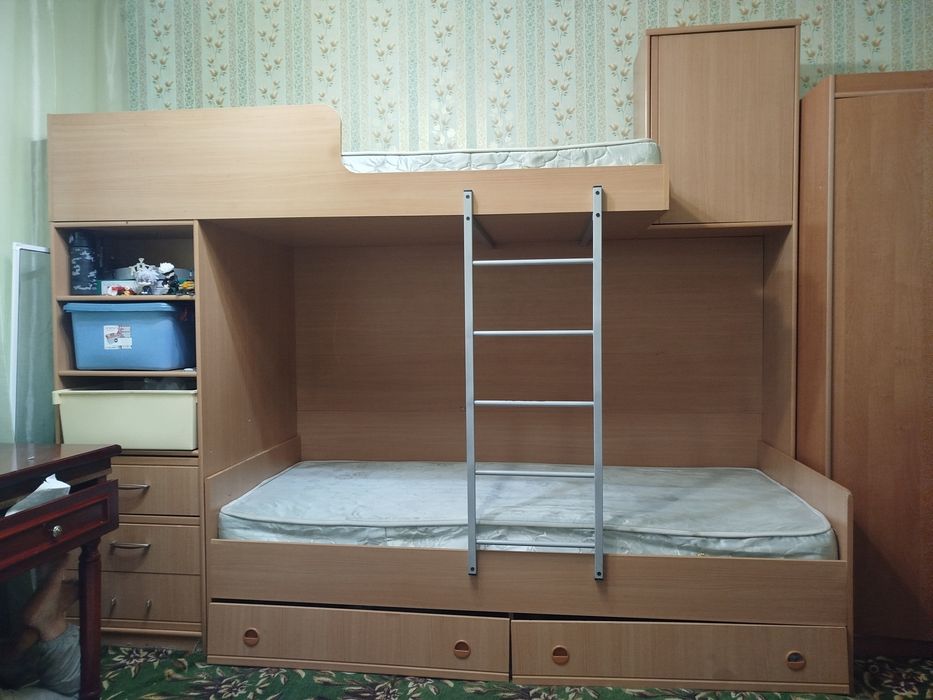 Продам детскую двухъярусную кровать