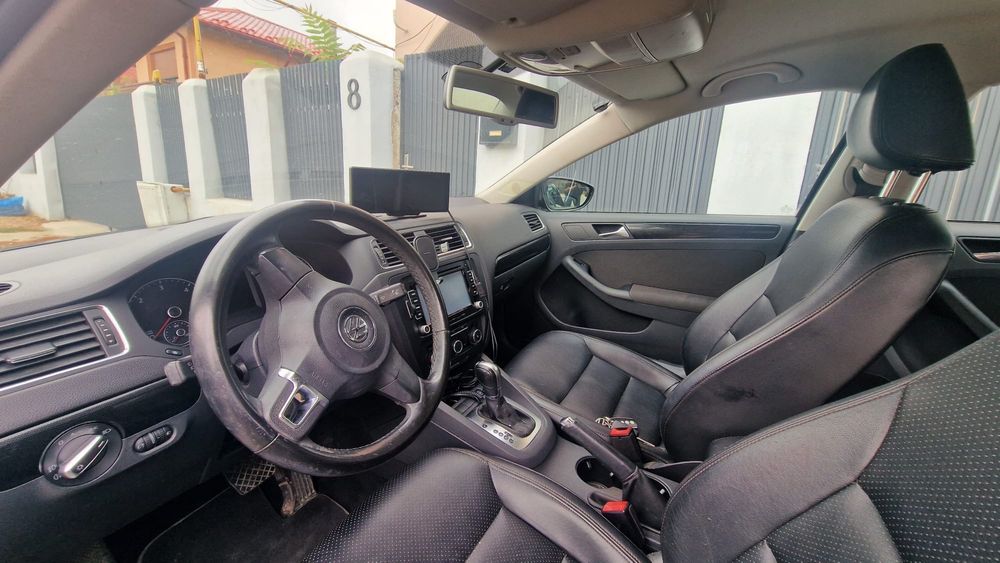 Volkswagen Jetta 2011 - interior piele
