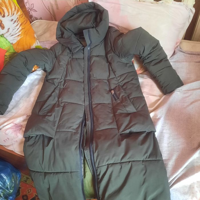 Продам пуховик и платья