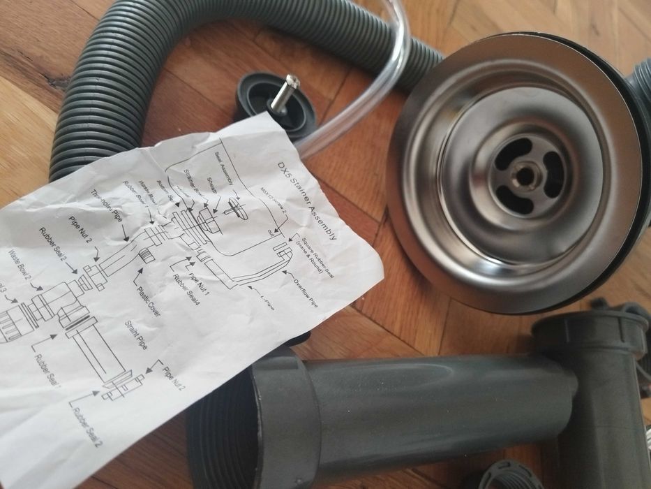 Нов сифон за мивка и капак за камина комин