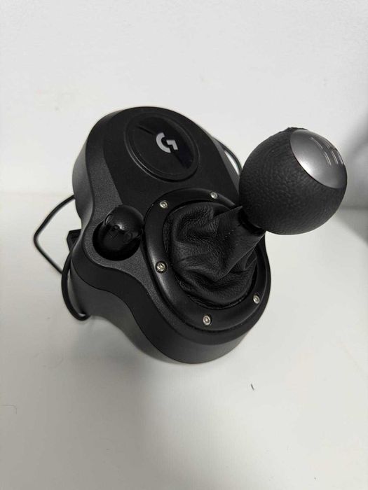Volan Logitech G29 cu pedale si schimbator