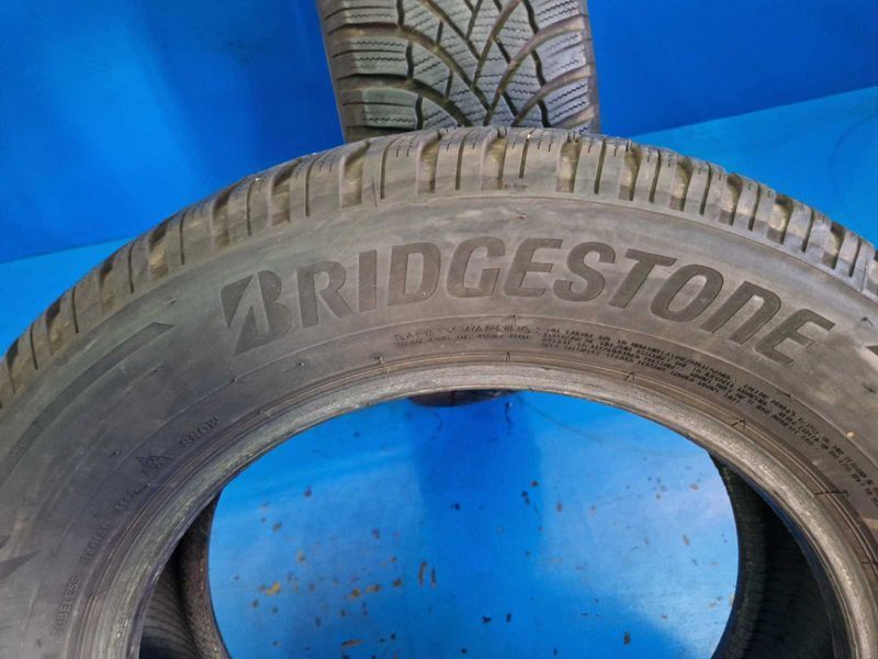 2 Bridgestone R17 215/65
зимни гуми DOT4820