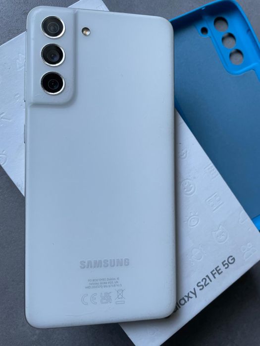 Samsung S21 FE cu 6Gb RAM și 128 Gb memory