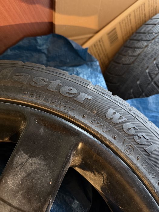 Зимные покрышки с дисками. 235/45R17