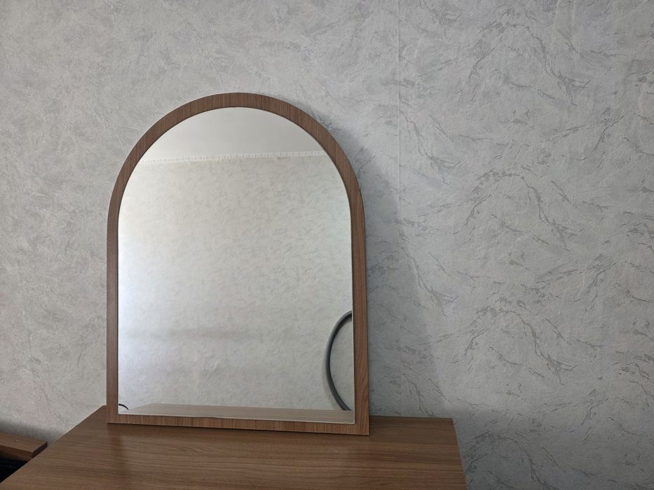 Продам настенное зеркало