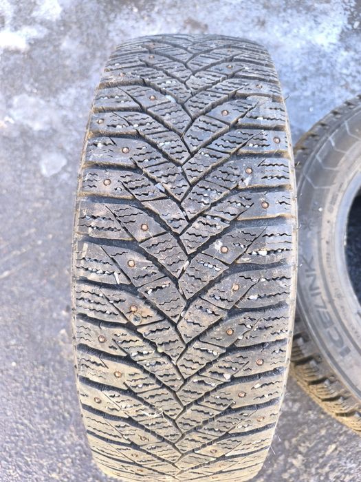 Продам резину комплект 195/65/15