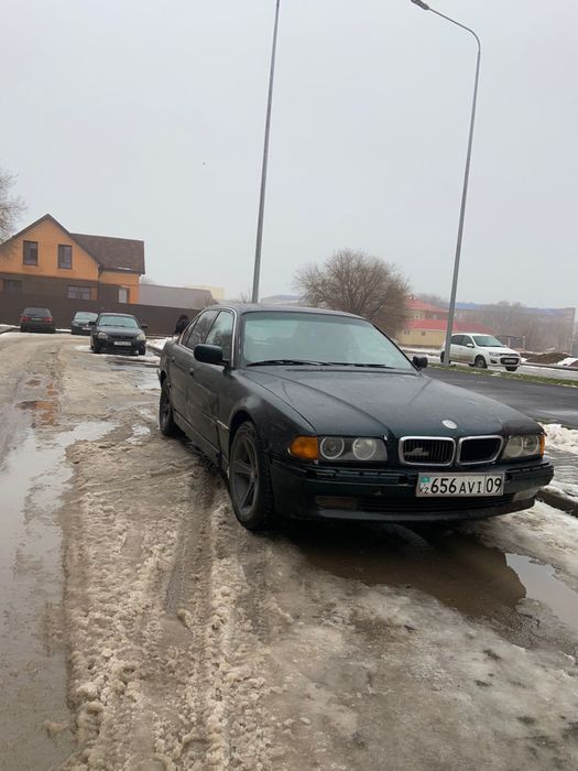 БМВ кузов е38 2.8 литра.