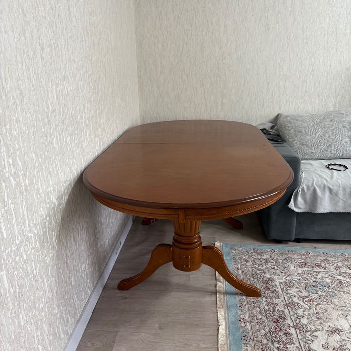 Стол деревянный и 5 стульев