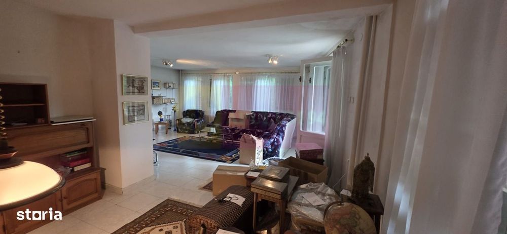 Vila de vanzare cu 6 camere si teren de 5116 mp in Cornu, Prahova