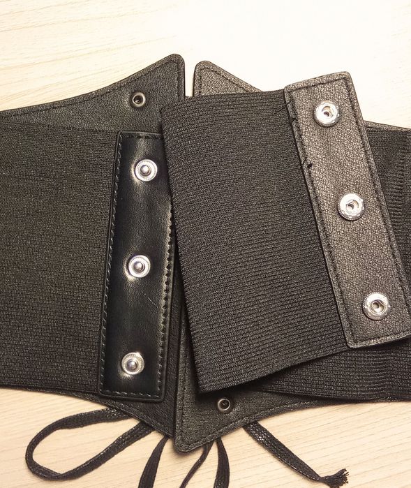 продам корсет черный