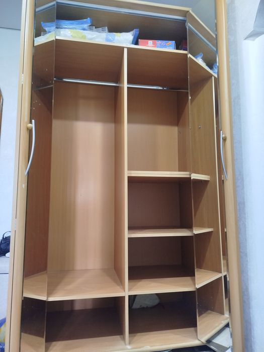 Продам шкаф платяной