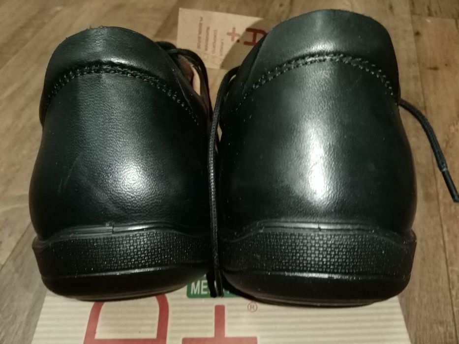 Португальские чёрные туфли