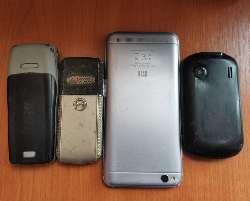 Telefoane vechi pentru reciclare