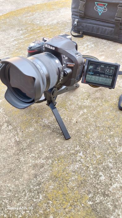 DSLR Nikon d5200+Sigma 17-70mm f/2.8-4 DC Macro HSM