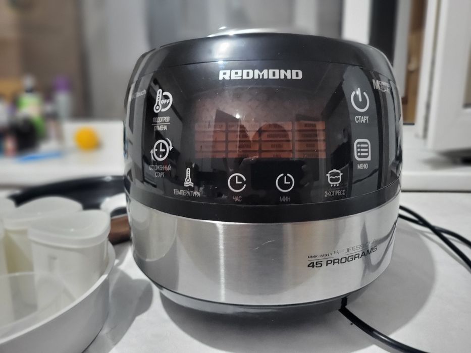 Мультиварка REDMOND RMK-M911