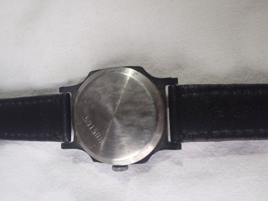 Победа NOS, нов съветски механичен часовник, с ръчно навиване.