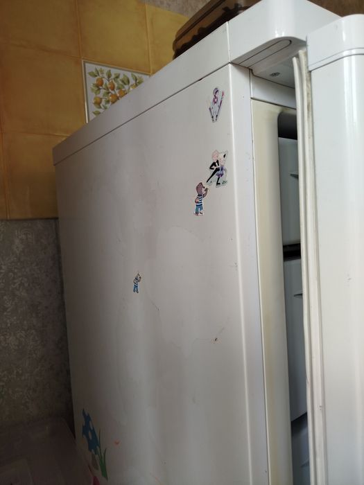 Компактный морозильник Indesit SFR 100