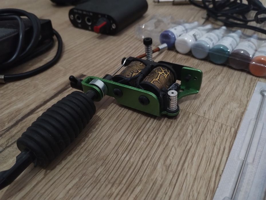 Kit Tatuaj Complet pentru Începători (Mașină cu Bobină + Sursă)
