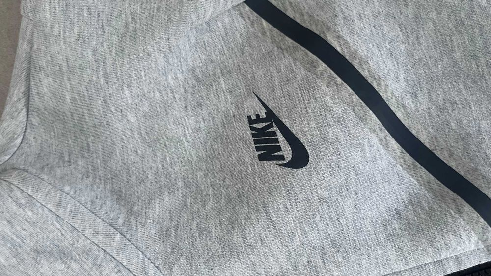 Nike Tech Fleece gri
