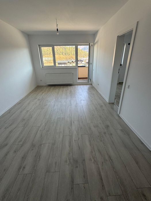 Vând garsonieră cu parcare inclusa