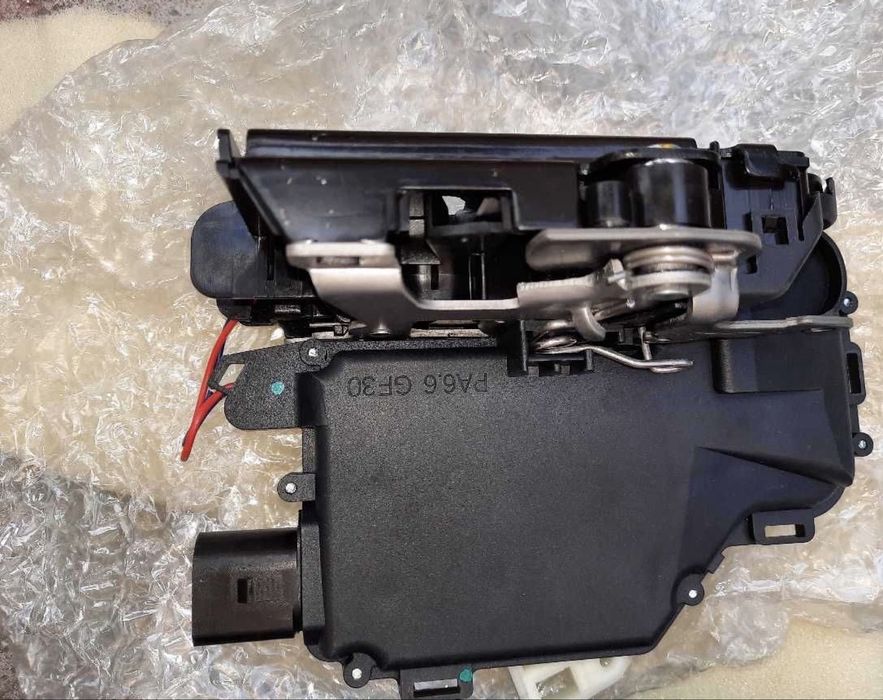 Incuietoare usa  spate VW Golf Passat ,Skoda Octavia