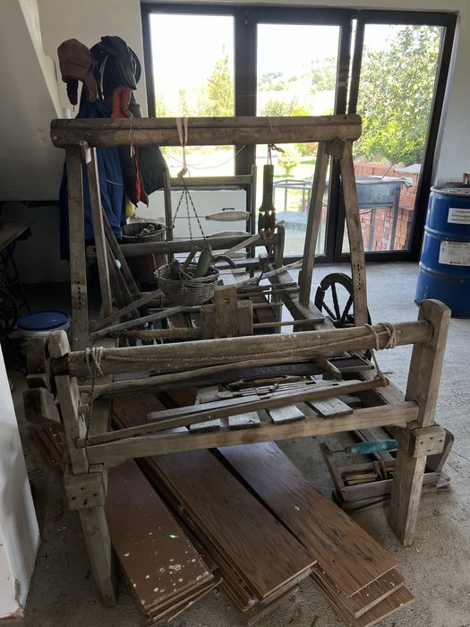 Război de țesut tradițional din lemn – vechi, complet, cu accesorii