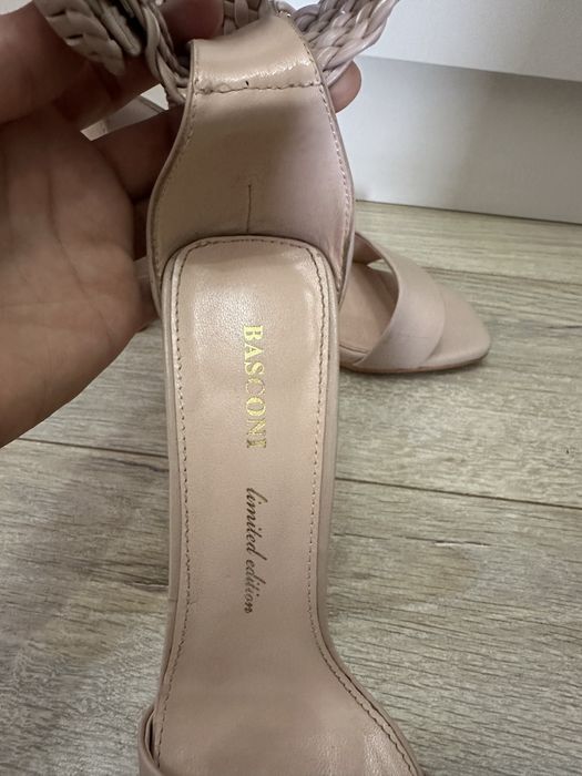 Продам босонжки от Baskoni