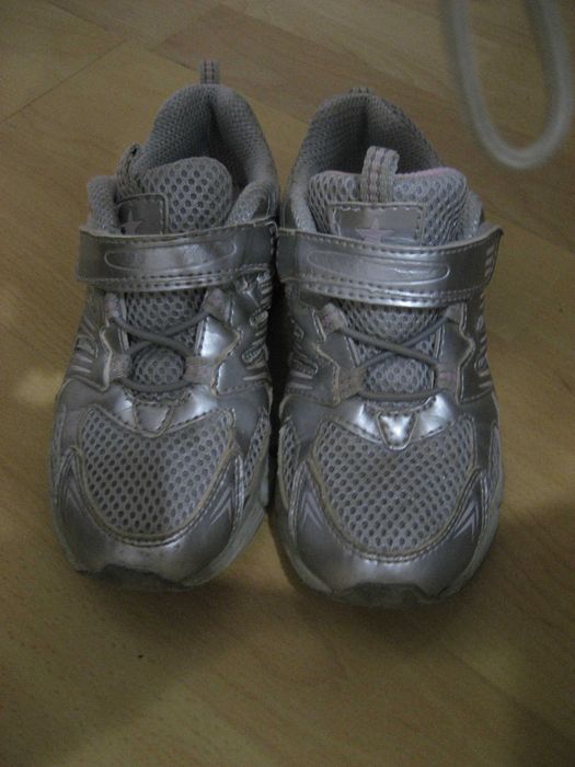 Топли сникърси и детски маратонки и обувки