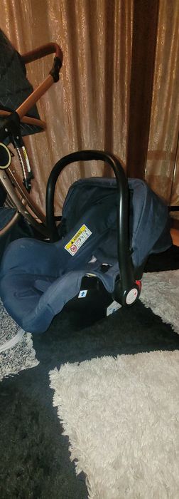 Коляска прогулочная и автокресло.