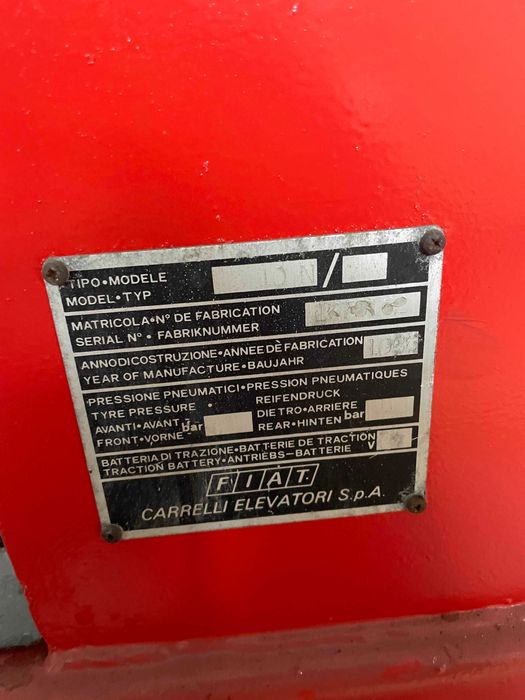 Stivuitor electric cu încărcător manevrabil eficient  spații inguste