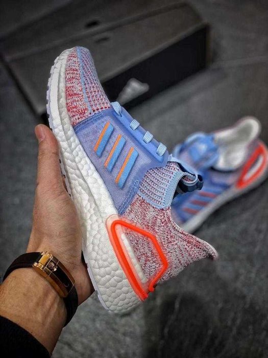Оригинални  дамски обувки ADIDAS ULTRABOOST 19  размер  EU 39 1/3