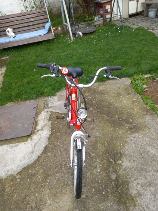 Mașină de spălat rufe LG 6,5 kg și bicicletă pliabilă