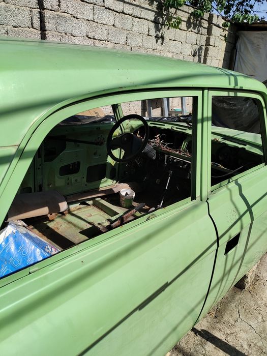 Maskvich 412--- KUZOF ---4 ta balonda turibdi