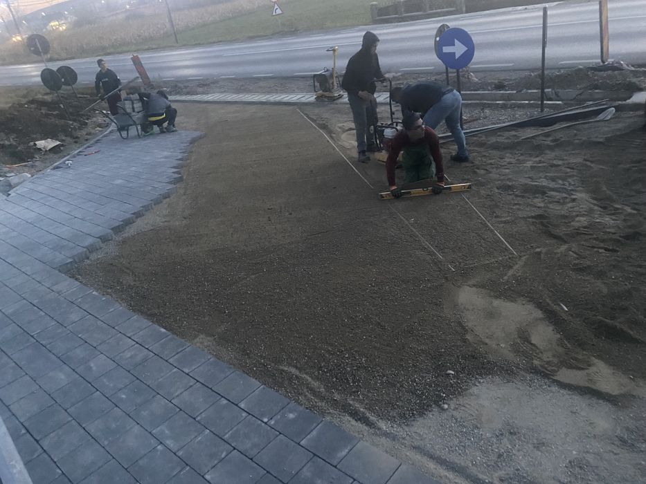 Miniexcavator dumper de inchiriat fose septice lucrari pavaje foreza