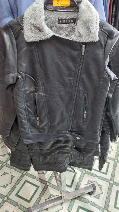 На едро-детски,дебели кожени якета