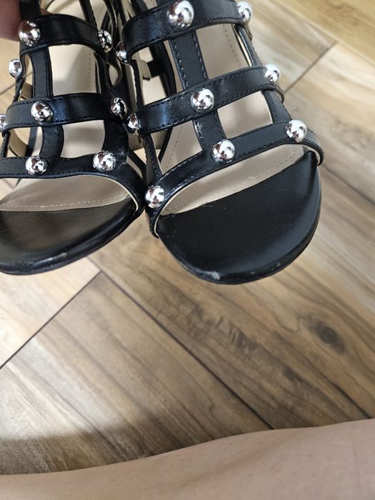 Сандали Guess с капси