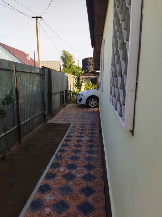 продаю дачный участок с домом в городе, торг.