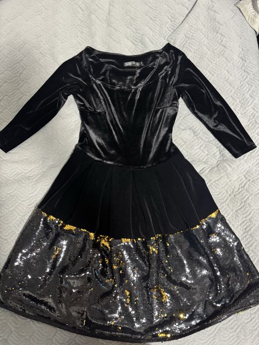 Продам платья женские