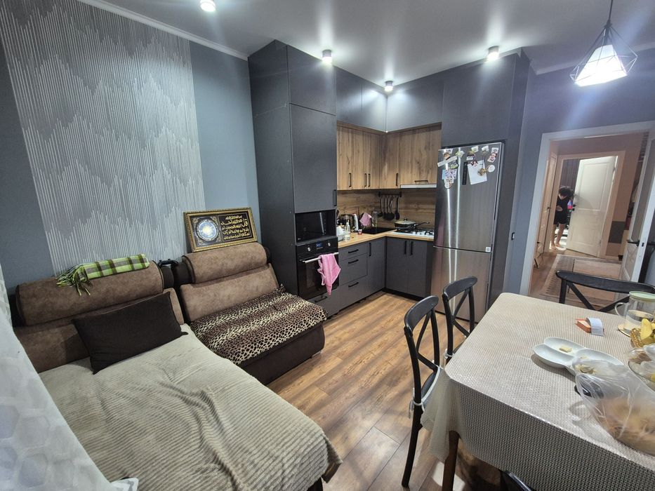 Квартира просторная и тёплая.