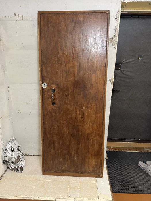 Дверь деревянная