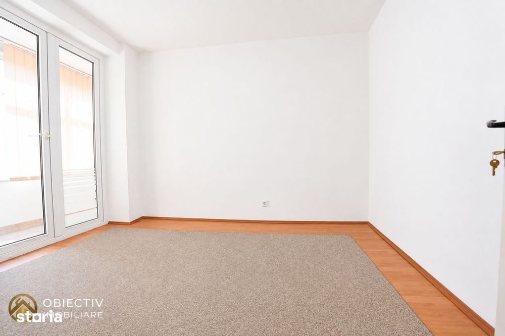 Apartament 4 camere , centru , etaj 1